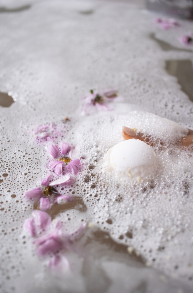 bain relaxation, fleurs et mousse